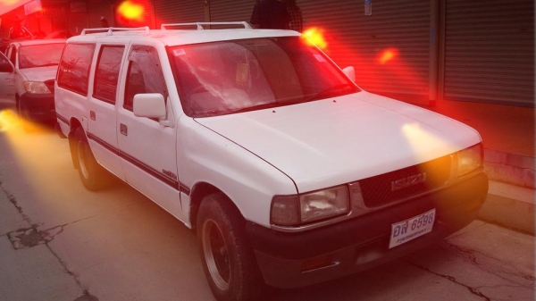 Isuzu 5 Door Van 1993 สีขาวสวยๆ มังกรทอง 2800 CC (เครื่องเงียบและแรงตามใจสั่ง)เครื่อง ช่วงล่างดี แอร์เย็น พวงมาลัยเพาเวอร์ กระจกมือหมุนล้อ แม็กสวย เกียร์ธรรมดาภาษี 58 กล้า.. ท้า.. ลองขับ