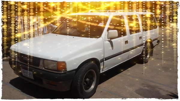 Isuzu 5 Door Van 1993 สีขาวสวยๆ มังกรทอง 2800 CC (เครื่องเงียบและแรงตามใจสั่ง)เครื่อง ช่วงล่างดี แอร์เย็น พวงมาลัยเพาเวอร์ กระจกมือหมุนล้อ แม็กสวย เกียร์ธรรมดาภาษี 58 กล้า.. ท้า.. ลองขับ