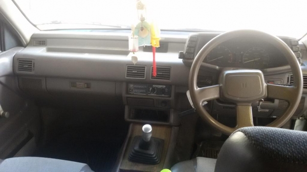 Isuzu 5 Door Van 1993 สีขาวสวยๆ มังกรทอง 2800 CC (เครื่องเงียบและแรงตามใจสั่ง)เครื่อง ช่วงล่างดี แอร์เย็น พวงมาลัยเพาเวอร์ กระจกมือหมุนล้อ แม็กสวย เกียร์ธรรมดาภาษี 58 กล้า.. ท้า.. ลองขับ