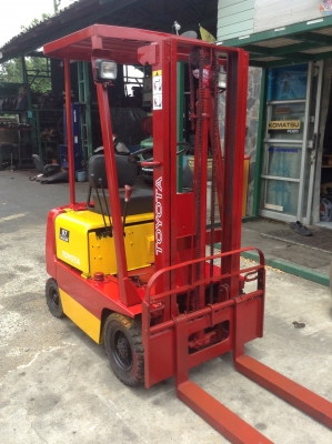 +++ ขายรถโฟล์คลิฟท์ TOYOTA FG07  ขนาด 700  กิโล  เครื่องยนต์เบนซิน  เสา  2.5  เมตร  เกียร์ธรรมดา  งา 1,070  มม.  ยางตัน  (รถนอก  พร้อมใช้ ครับ)