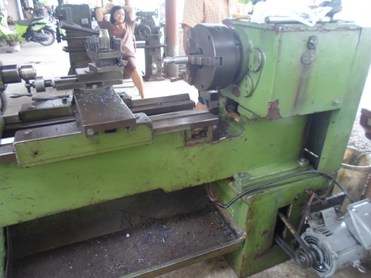 เครื่องกลึง 5 ฟุต 3 เพลา เกียร์บล็อก พร้อมใช้งาน 58,000