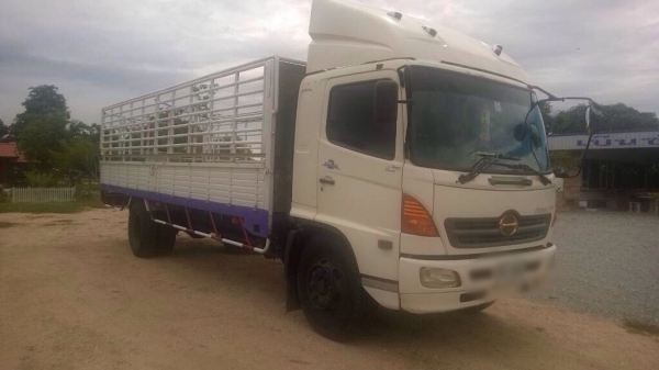 ขายรถหกล้อ HINO FG เครื่อง 220 แรง ปี 47 ช่วงกระบะยาว 7.20 เมตร ไมล์ 120,xxx ทะเบียนพร้อม ขายรถหกล้อ HINO FG เครื่อง 220 แรง ปี 47 ช่วงกระบะยาว 7.20 เมตร ไมล์ 120,xxx ทะเบียนพร้อม