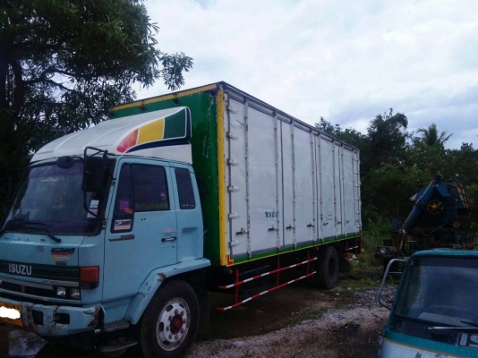 ขาย6ล้อISUZU 195hp ตู้แห้ง ยาว 7.20  สภาพสวยพร้อมใช้ ต่อรอง ติดต่อได้ที่คุณ อ๊อฟ พิจิตร 086-737-9991