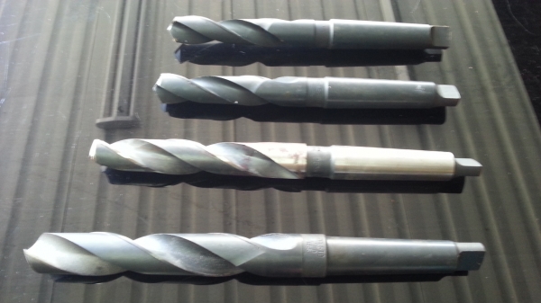 ขาย ดอกสว่าน ขนาด 27 mm. 25 mm. 23 mm.   ใช้งานมาทีเดียว สภาพเหมือนใหม่  แบนด์ดัง