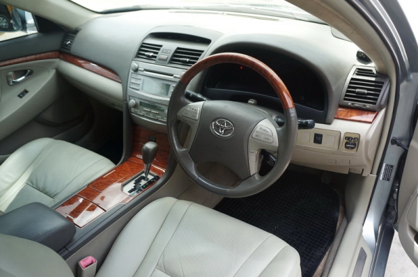TOYOTA CAMRY 2.0 G ปี 2007 รถสวย ARIBAG คู่หน้า เบรคระบบ ABS พวงมาลัยมัลติฟังชั่น ล้อ MAX แอร์เย็น เบาะหนังสภาพดีเยี่ยม ภายในลายไม้ สีสวย รถพร้อมใช้งาน จัดไฟแนน ได้เต็ม TOYOTA CAMRY 2.0 G ปี 2007 รถสวย ARIBAG คู่หน้า เบรคระบบ ABS พวงมาลัยมัลติฟังชั่น ล้อ MAX แอร์เย็น เบาะหนังสภาพดีเยี่ยม ภายในลายไม้ สีสวย รถพร้อมใช้งาน จัดไฟแนน ได้เต็ม
