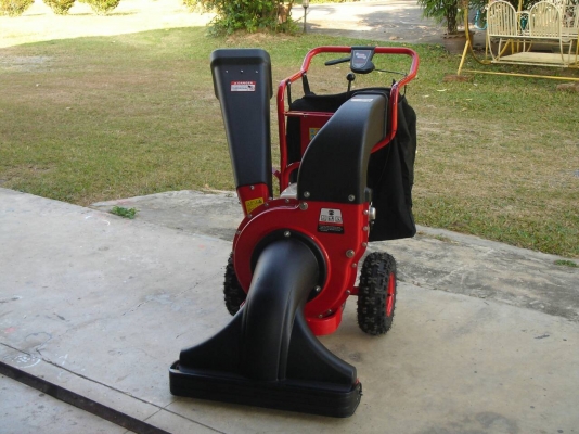 รถดูดใบไม้