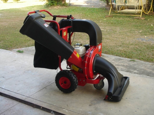 รถดูดใบไม้