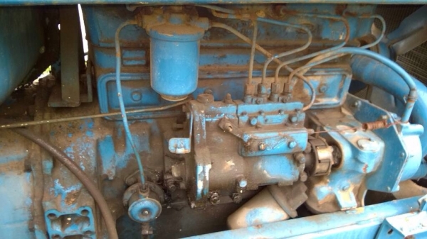 ขายเหมาสองคัน ฟอร์ดรุ่นรวงข้าว + คูโบต้า 30 แรง ติดเครื่องได้ ไม่มีแบต