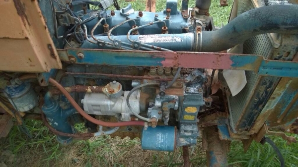 ขายเหมาสองคัน ฟอร์ดรุ่นรวงข้าว + คูโบต้า 30 แรง ติดเครื่องได้ ไม่มีแบต