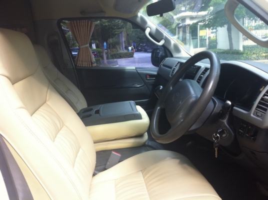 ขายรถตู้COMMUTER 2.7 CNG แต่งVพร้อมใช้งานครับ