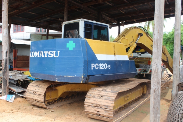 ขาย แมคโค KOMATSU 120 เก่านอก คอนโทรลสั้น ขาย แมคโค KOMATSU 120 เก่านอก คอนโทรลสั้น