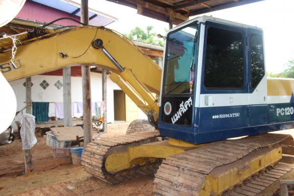 ขาย แมคโค KOMATSU 120 เก่านอก คอนโทรลสั้น ขาย แมคโค KOMATSU 120 เก่านอก คอนโทรลสั้น