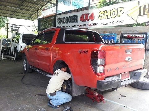 รับแก้ปัญหาช่วงล่าง รถกระบะ Ford by Shock Profender