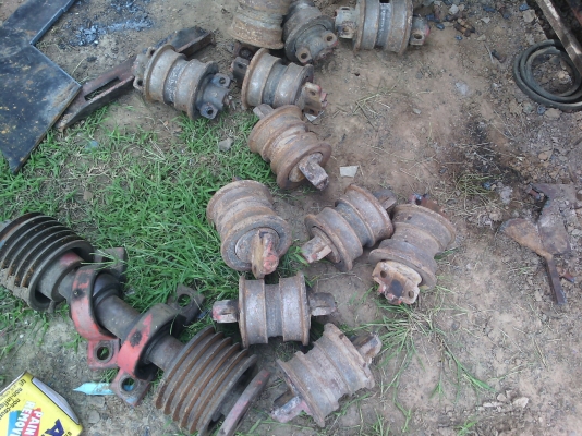 ขายลูกรันเลอร์D2ยี่ห้อแมงป่อง..ตัดออกจากรถเกี่ยวสุระชัยการช่างสภาพสวย