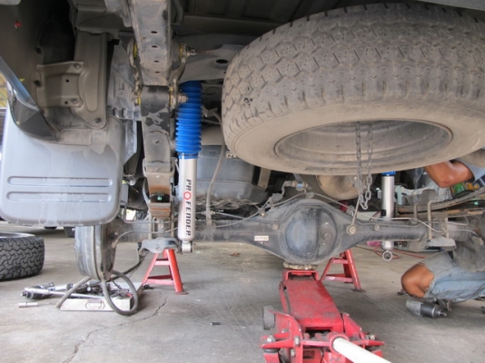 รับแก้ปัญหาช่วงล่าง รถกระบะ Navara by Shock Profender