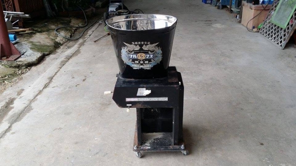 เครื่องสีข้าวขาวเก่าญี่ปุ่น  ISEKI  สภาพดีพร้อมใช้งาน  พร้อมหม้อแปลงไฟ สามารถใช้งานเสียบไฟบ้านได้เลย