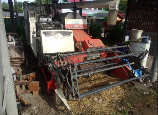 ขายรถเกี่ยวข้าวkubota dc 68g