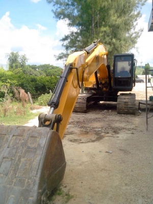 รถแม็คโครCAT รุ่น E200B