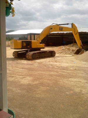 รถแม็คโครCAT รุ่น E200B