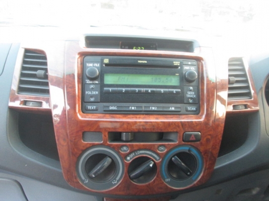 รถหัวเดียวแต่งภายในด้วยลายไม้สวยงาม