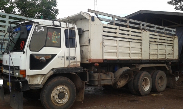 ขายไอ้หลงโบว์FN527M-TF-3171ตัวแท้ครับ220แรงสองเพลาดั๊ม ขายไอ้หลงโบว์FN527M-TF-3171ตัวแท้ครับ220แรงสองเพลาดั๊ม