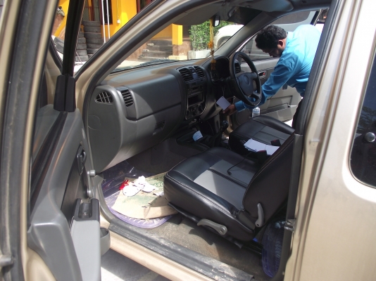 ขาย กระบะ Chevrolet Colorado Extended Cab LS ปี 06(เจ้าของเดิม ชือเดียว) เครื่อง 2,500 cc. น้ำมันดีเซล เบาะหนัง เกียร์  Manual วิทยุ พวงมาลัยพาวเวอร์ ไมล์ Digital มีเล่มทะเบียน วิ่งประมาณ 300,000 กิโล สภาพรถดีมาก นัดดูรถ ลองขับก่อนได้ ราคา 229,000 บาท เท่