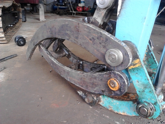 รับทำ มือคีบไม้ Kobuta Komatsu พร้อมใช้งานหรือนำไปประกอบเอง