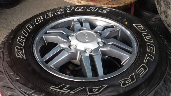 ขายยางบิสโตน 245 70 16 AT ปี13ชุดละ13500