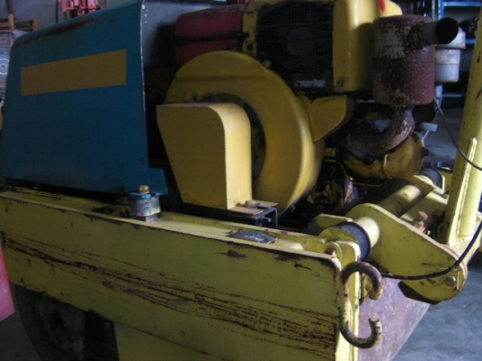 พิเศษลดราคาถึง 31/12/57 เท่านั้นรถบดเดินตามมีระบบสั่นสะเทือนในตัวยี่ห้อ WAKITA ราคา 83,000บาท   สภาพสวยพร้อมใช้งานเก่านอกของแท้พร้อมให้ทดสอบสินค้าได้เลย มีVDOการใช้งาน    http://www.youtube.com/watch?v=_BEY8EdA5O0&amp;list=UU7jfumM6Z3W1g54Zs8oq-jQ&amp;hd=