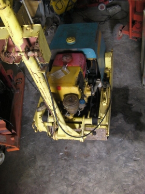 พิเศษลดราคาถึง 31/12/57 เท่านั้นรถบดเดินตามมีระบบสั่นสะเทือนในตัวยี่ห้อ WAKITA ราคา 83,000บาท   สภาพสวยพร้อมใช้งานเก่านอกของแท้พร้อมให้ทดสอบสินค้าได้เลย มีVDOการใช้งาน    http://www.youtube.com/watch?v=_BEY8EdA5O0&amp;list=UU7jfumM6Z3W1g54Zs8oq-jQ&amp;hd=