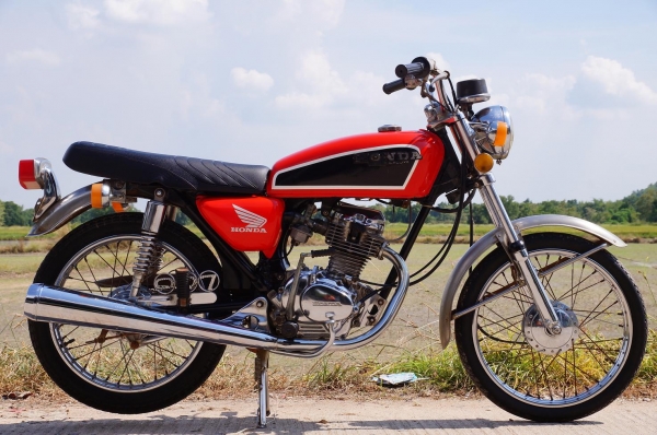ขาย HONDA CG 125 เดิม สวย สภาพตามรูป ทะเบียนพร้อมโอน เอกสารครบ เครื่องดี เดินเบานิ่ง วิ่งดี มากครับ รถพร้อมใช้ ระบบไฟติดครบ