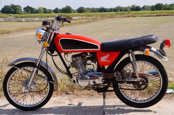 ขาย HONDA CG 125 เดิม สวย สภาพตามรูป ทะเบียนพร้อมโอน เอกสารครบ เครื่องดี เดินเบานิ่ง วิ่งดี มากครับ รถพร้อมใช้ ระบบไฟติดครบ