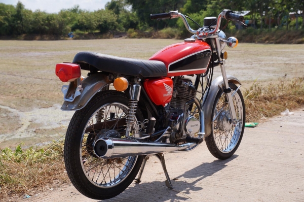 ขาย HONDA CG 125 เดิม สวย สภาพตามรูป ทะเบียนพร้อมโอน เอกสารครบ เครื่องดี เดินเบานิ่ง วิ่งดี มากครับ รถพร้อมใช้ ระบบไฟติดครบ