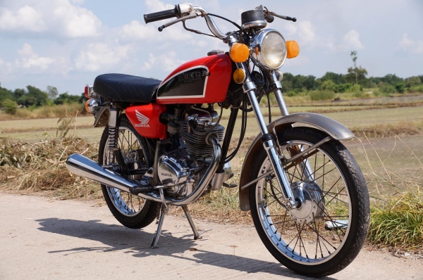 ขาย HONDA CG 125 เดิม สวย สภาพตามรูป ทะเบียนพร้อมโอน เอกสารครบ เครื่องดี เดินเบานิ่ง วิ่งดี มากครับ รถพร้อมใช้ ระบบไฟติดครบ