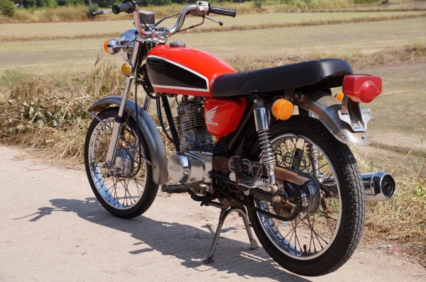 ขาย HONDA CG 125 เดิม สวย สภาพตามรูป ทะเบียนพร้อมโอน เอกสารครบ เครื่องดี เดินเบานิ่ง วิ่งดี มากครับ รถพร้อมใช้ ระบบไฟติดครบ