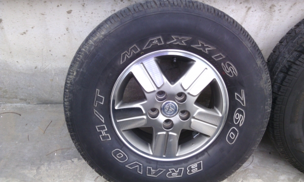 ขายแม็ควีโก้ขอบ15ยาง255/70ปี12สภาพดีราคาถุกครับ