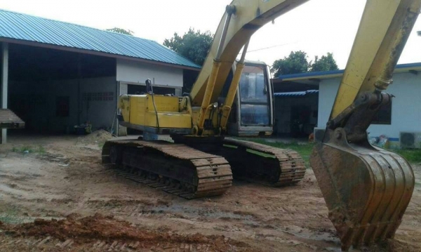 **920,000 บ.ต่อรอง**ขายแบคโฮ KOBELCO MARK/// SK200 เก๋งเทา S.No. ไฟฟ้าครบ เครื่องเดิมปั้มเดิม เครื่องแน่น แห้ง ไม่เยิ้ม แรงดี ปั้มเดิม K3V แห้ง แน่น แรงดี ทำงานดีเร็ว บูมอาร์มสวยไม่ปะไม่ร้าว บุ้งกี๋ดี หนา ไม่ผุ เอวแน่นดี ไม่มีร้าว ช่วงล่าง80\% เฟรมสวยหนาไม