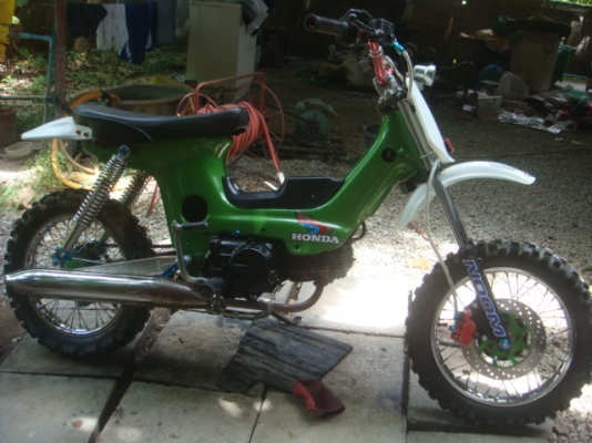 HONDA ชาลีแต่งวิบากเครื่องดรีมขาวมีทะเบียนไม่มีชุดโอนฯถูก HONDA ชาลีแต่งวิบากเครื่องดรีมขาวมีทะเบียนไม่มีชุดโอนฯถูก