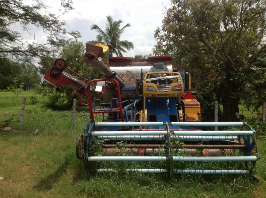 ขายรถเกี่ยวข้าวศักดิ์พัฒนา  รุ่น  บิ๊ก  37