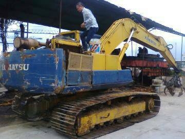 ขายKOMATSU PC 12HT สภาพสวยพร้อมใช้ ติดต่อได้ที่คุณ อ๊อฟ พิจิตร 086-737-9991