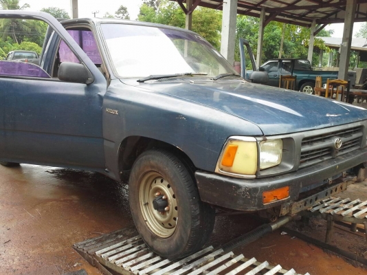 TOYOTA MIGHTY X 2.5 หัวเดียวปี 38 เครื่องเดิม คานหน้าเดิม สีเกิมต้องเก็บครับ ตามสภาพ