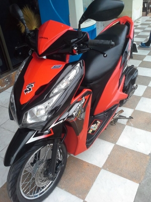 Honda Click 125 i รุ่นใหม่ล่าสุด สีดำแดง ลาย Street รถสวยวิ๊ง Honda Click 125 i รุ่นใหม่ล่าสุด สีดำแดง ลาย Street รถสวยวิ๊ง