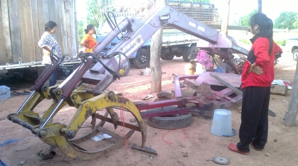 คีบอ้อยติดรถยันมาร์45แรง ครบชุด ไฮดรอลิคดี โทร081-0745778 ลุงโหนกรับสายจ้า