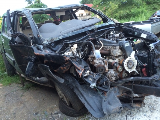 ขายรถอุบัติเหตุ วีโก้4ประตู สีดำ พรีรันเนอร์ ปี2012