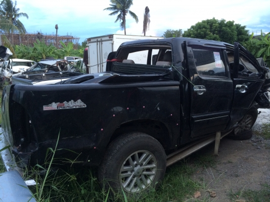 ขายรถอุบัติเหตุ วีโก้4ประตู สีดำ พรีรันเนอร์ ปี2012