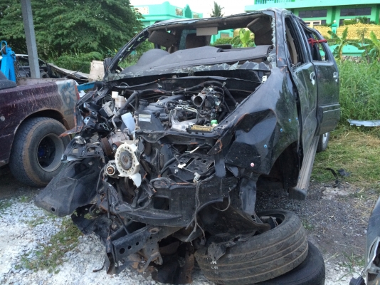 ขายรถอุบัติเหตุ วีโก้4ประตู สีดำ พรีรันเนอร์ ปี2012