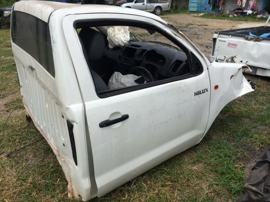 ขายหัวเก๋งวีโก้ตอนเดียว สีขาว พร้อมอะไหล่ภายใน ขายหัวเก๋งวีโก้ตอนเดียว สีขาว พร้อมอะไหล่ภายใน