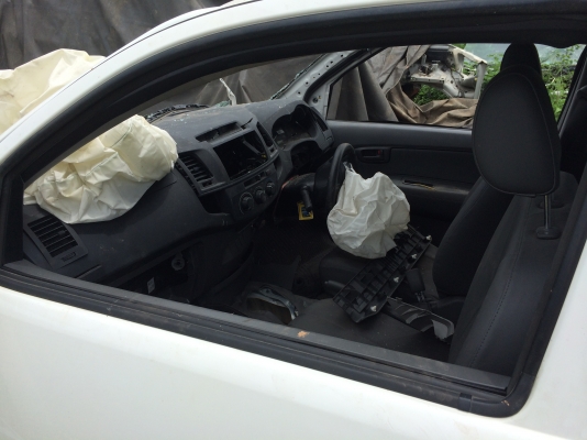 ขายหัวเก๋งวีโก้ตอนเดียว สีขาว พร้อมอะไหล่ภายใน ขายหัวเก๋งวีโก้ตอนเดียว สีขาว พร้อมอะไหล่ภายใน