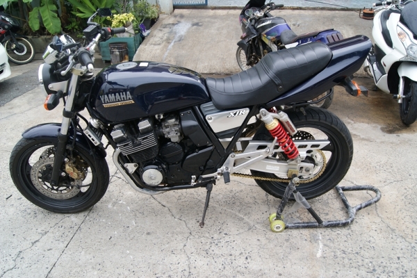 YAMAHA XJR 400