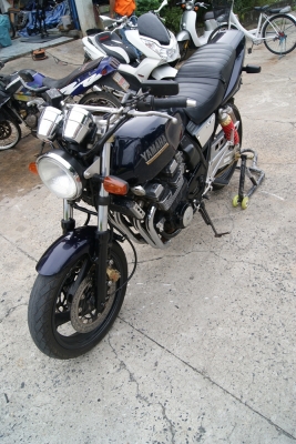YAMAHA XJR 400